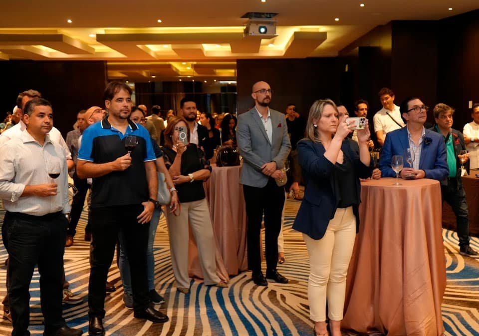 Participantes del evento “Mendoza como destino turístico, gastronómico y de vinos”.