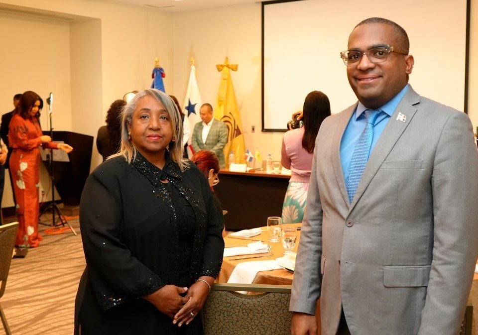 Julia Sepúlveda, vicecónsul de la República Dominicana en Panamá; Leonel Curiel, primer secretario de la Embajada de la República Dominicana en Panamá.