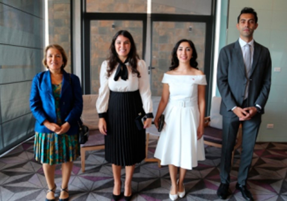 Embajadora de la República de Türkiye en Panamá S.E. Lebibe Gülhan Ulutekin y miembros de la delegación diplomática de Türkiye.