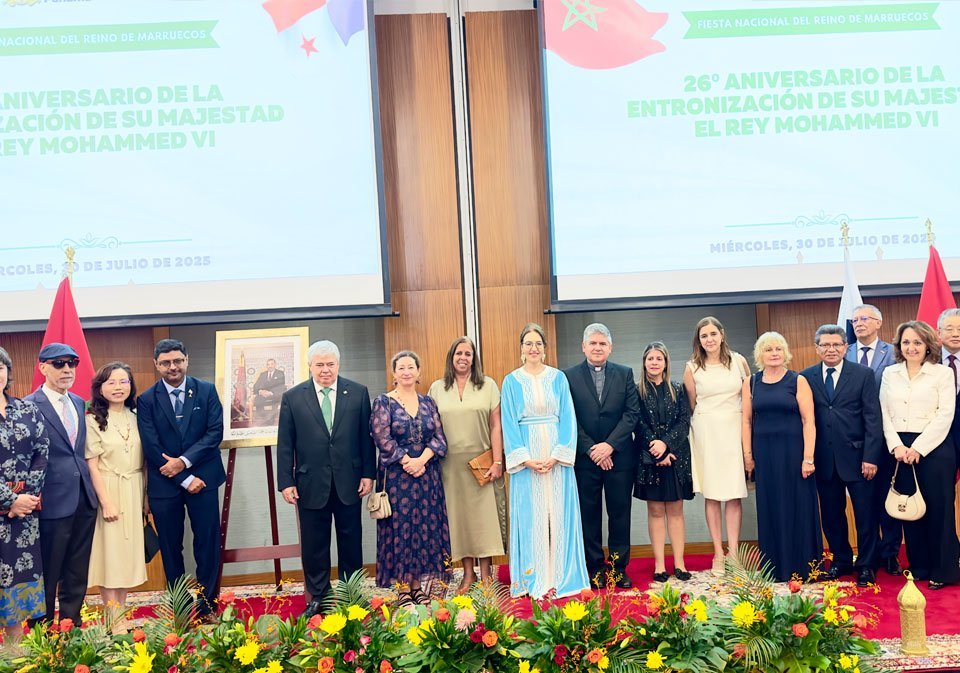 Cuerpo diplomático acreditado en Panamá; acompaña S.E.Bouchra Boudchiche en la recepción oficial del Día del Trono
