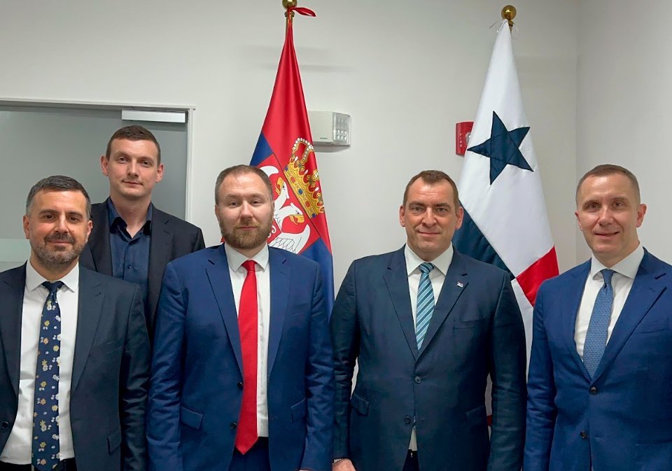 S.S. Aleksandar Aleksić, cónsul general honorario de la República de Serbia en Panamá, junto a miembros del Consulado Honorario: Nebojsa Radojicic, Mark Rakic, Veljko Piljak y Djordjije Sljivancanin.