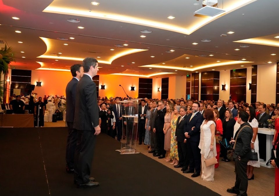 S.E. Guzmán Ignacio Palacios Fernández, embajador del Reino de España en Panamá; Carlos Hoyos, vicecanciller de la República de Panamá frente a los invitados.