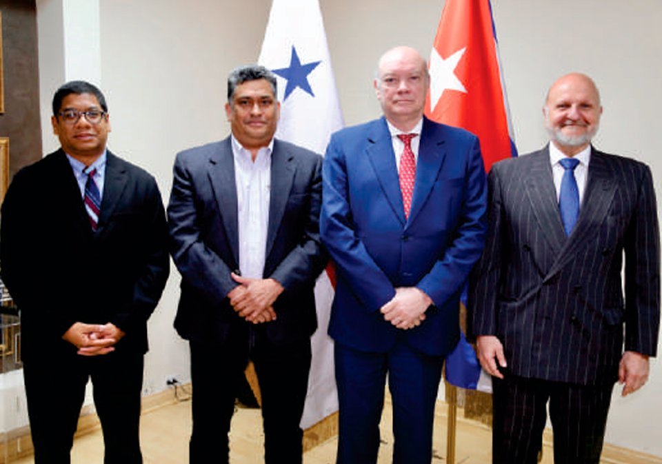 Embajador de Cuba S.E. Victor Manuel Cairo, Viceministro de Comercio Exterior Encargado S.E. Eric Dormoi, Ministro de Comercio Exterior y Inversión Extranjera S.E Rodrigo Malmierca Díaz y Gerente General de la Zona Libre de Colón H.S. Giovanni Ferrari.