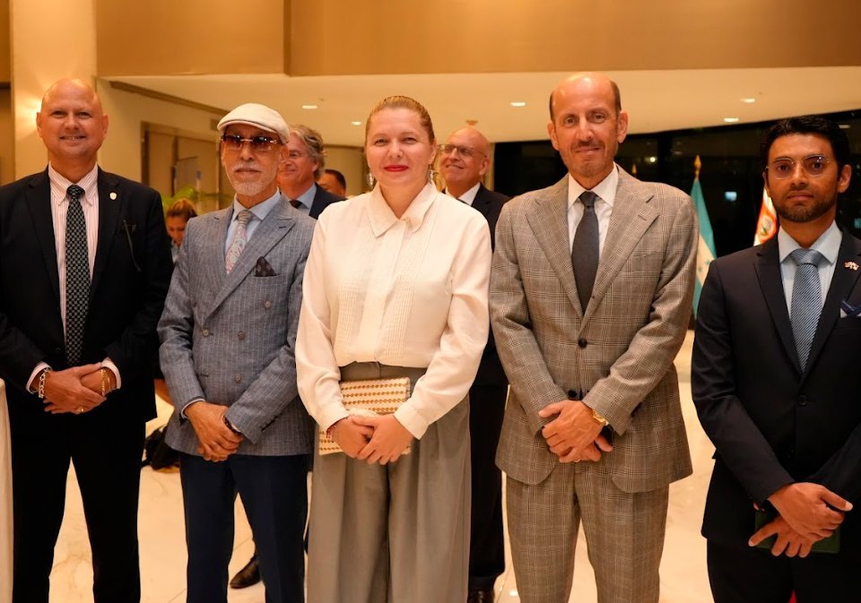 S.S. Jamal Ramadan Abuagila, Encargado de Negocios a.i. del Estado de Libia en Panamá; S.E. Heroína Telaku, Embajadora de Kosovo; Rubén Farje, Representante de la OEA en Panamá.