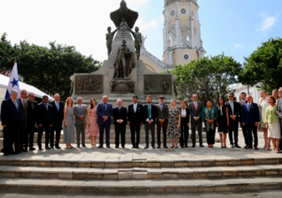 H.S. Josías Valle, S.E. Carlos Moojen De Abre Silva, S.E. Wei Qiang, S.S. Carlos Suarez, S.E. Victor Manuel Cairo, S.E. Mario López Chávarri, S.E.Kim Ursu, S.E. Fernando Flores, H.S. Jimena Araya, S.E. Enrique Jara, S.E. Mauricio Baquero, S.E. Diomedes Carles, S.E. Guzmán Palacios,S.S. Jamal Ramadán Abuagila, S.E. Prisca Violeta Mazara, S.S. Jhanett Madriz, S.E. Rubén Farje, S.E. Marta Ramos, S.E. Liz García, S.E. JuanJosé Barrios, S.E. Heroína Telaku, S.E. Lebibe Gulhan, S.E. Linku Lenard Gomes , S.E. Alejamdro Pi chir, S.S. Santiago Mateos .