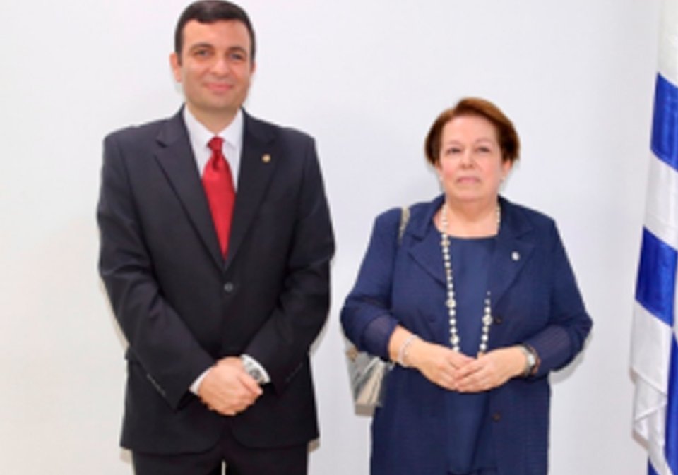 S.E. María Franco Oxley, embajadora del Uruguay; S.E. Juan Móttola Peluffo, cónsul general del Uruguay.