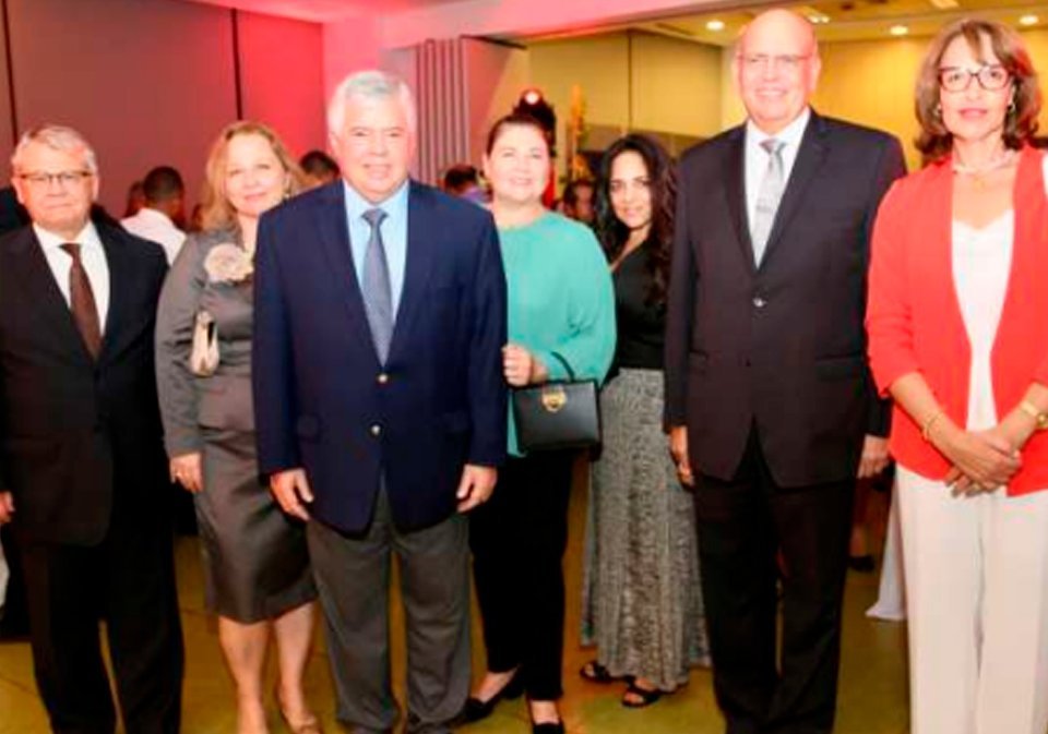 S.E. Evgeny Boikov, embajador de Rusia; H.S. Natalia Mizina; S.E. Carlos Henrique Moojen, embajador de Brasil; H.S. Morgana Teixeira; H.S. Ana MaríaParedes; S.E. Mario López Chávarri, embajador del Perú; S.E. Bouchra Boudchiche, embajadora del Reino de Marruecos.