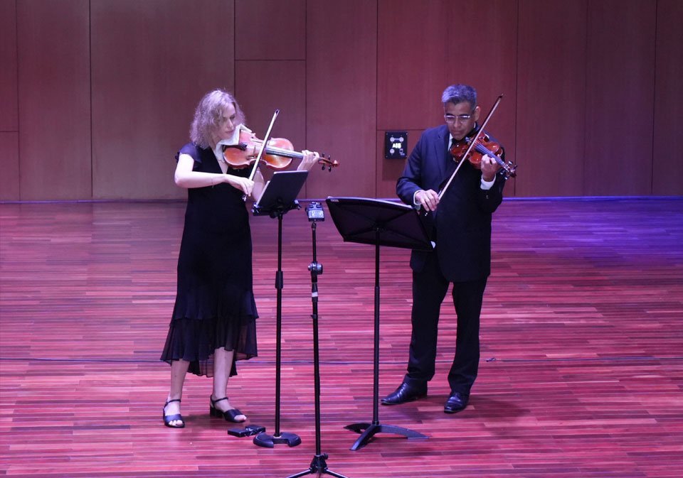 El dúo polaco-panameño Majcherczyk & Casal durante su presentación en el evento