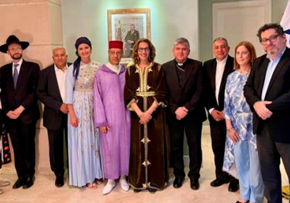 Rabino David Perets de la Sociedad Israelita de Beneficencia Shevet Ahim; H.S. Elias Bhiku, Presidente de la Fundación Islámica de Panamá; H.S. Adriana Betancur; H.S. Abdelhadi Boucetta; S.E. Bouchra Boudchiche, embajadora del Reino de Marruecos; S.E.R Dagoberto Campos Salas, Nuncio Apostólico; Monseñor José Domingo Ulloa, Arzobispo de Panamá; H.S. Ruth Kraselnik; Rabino Gustavo Kraselnic de la Comunidad Kol Shearith Israel.