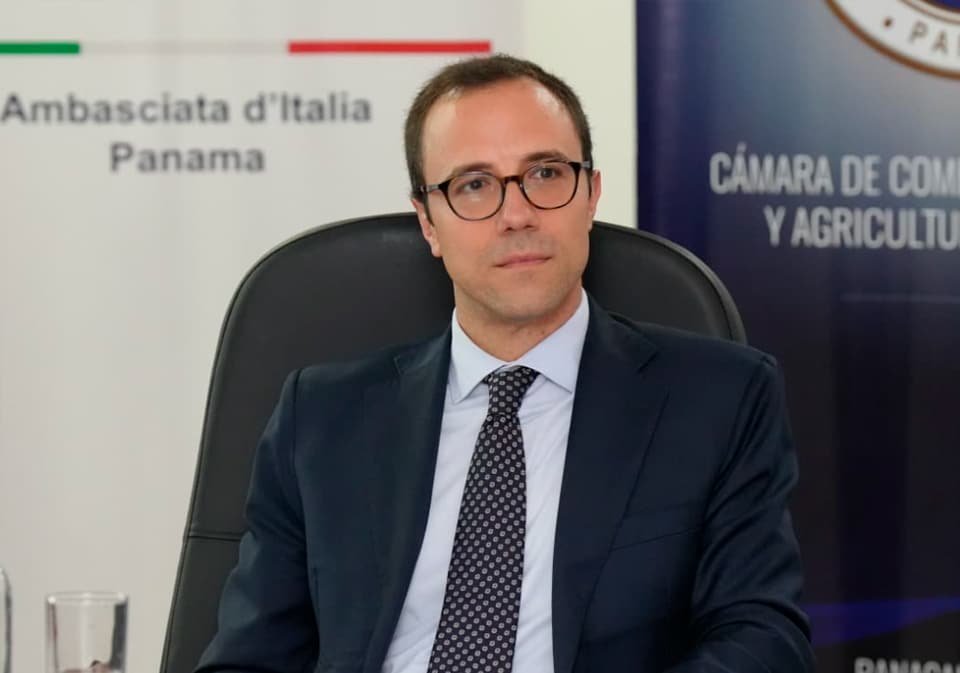 Dr. Roberto Marani, agregado científico de la Embajada de Italia en México y Panamá, durante el Café – Foro.