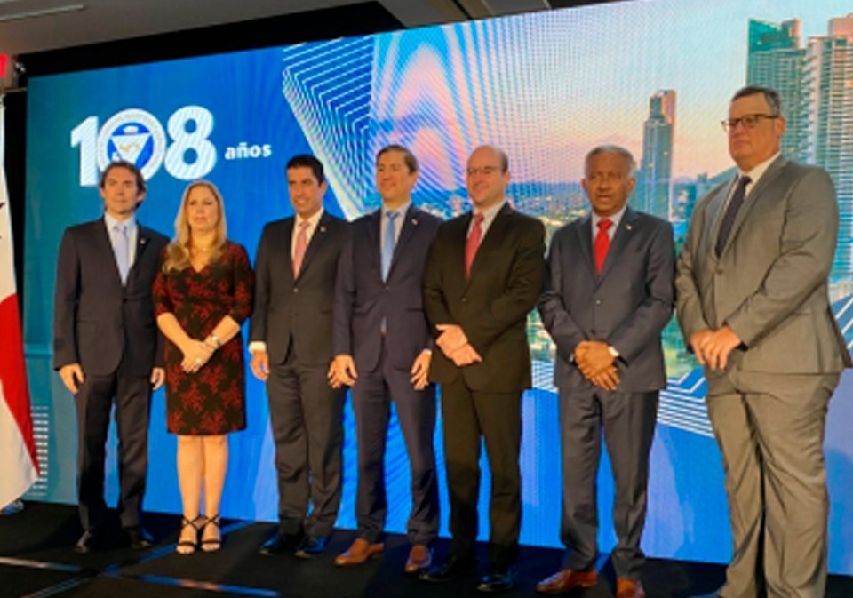 Presidente de Turismo de Expo Internacional S.E. Gabriel Barletta, Presidente de Exposición y Eventos S.E. José Ramón Icaza, Viceministro de Comercio e Industria S.E. Juan Carlos Sossa, Presidente de la Cámara de Comercio, Industria y Agricultura de Panamá S.E. Adolfo Fábrega, Secretario Nacional de Senacyt Dr. Eduardo Ortega y Presidente de Expo Logística S.E. Manuel José Paredes.