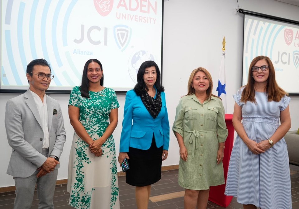 S.E. Hendra Halim, embajador de Indonesia; S.E. Amanda Martínez, embajadora de Barbados; S.E. Bernardina Esther Vargas García, Mónica Vargas León, especialista en educación y gestión de proyectos de OEI Panamá y Sra. Gjylymsere Ahmetgjekaj, primera secretaria de Kosovo en Panamá.