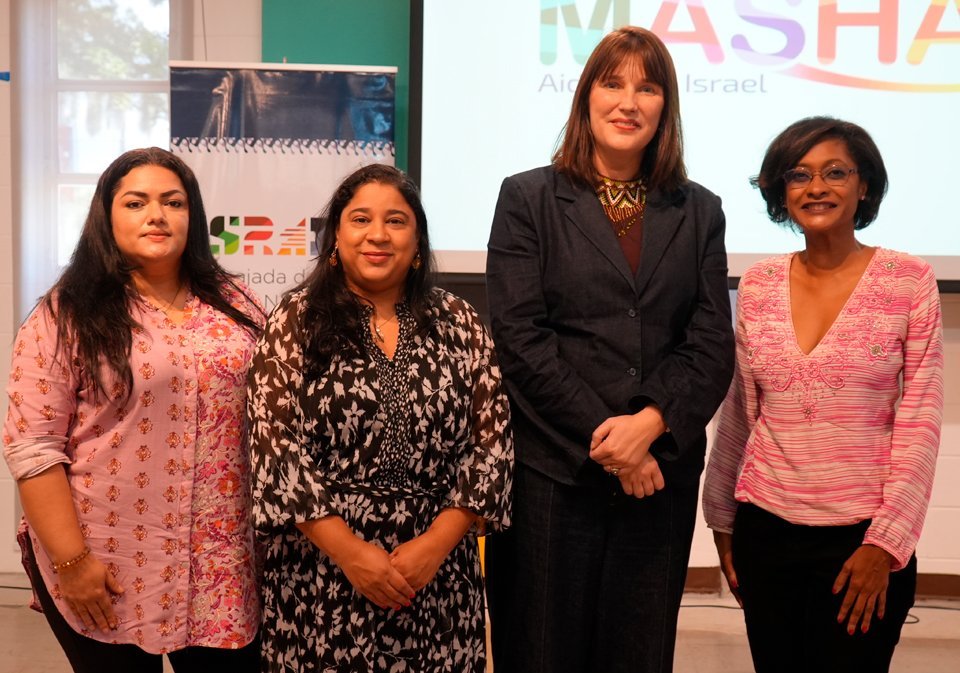 Vikely Nuñez, mentora; Marisol Libero, mentora; S.E. Anya Yonatan Leus, vice embajadora de Israel en Panamá; y Myrja Ceballos, mentora.
