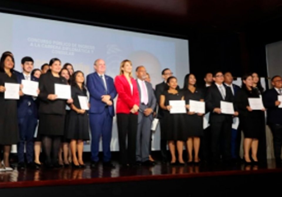 S.E. Jones Cooper, Secretario General del Ministerio de Relaciones Exteriores; S.E. Yill Otero, Viceministra de Asuntos Multilaterales y Cooperación Internacional; S.E. Edgar Spence, Herrera Director general de la Academia Diplomática y Consular.