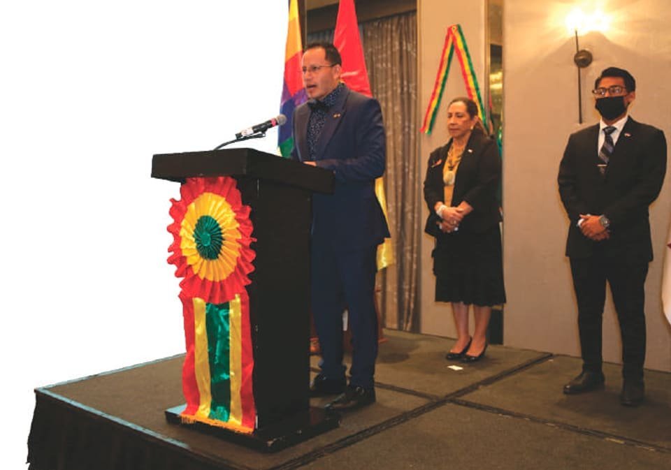 Encargado de Negocios de Bolivia en Panamá S.S. Carlos Javier Suárez Cornejo.