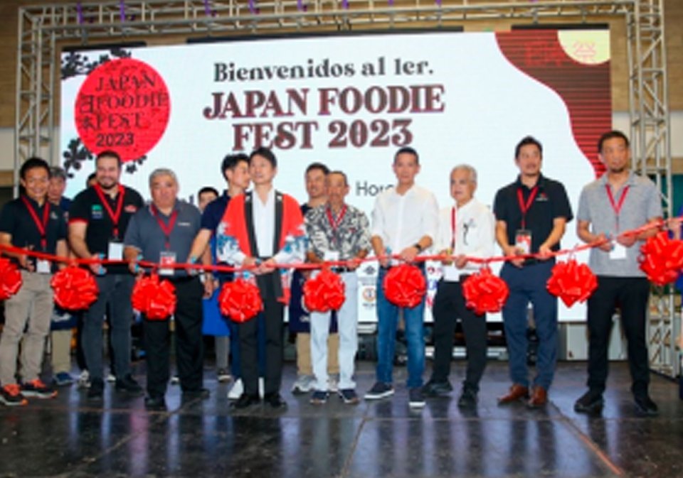 El Embajador de Japón en Panamá S.E. Hideo Fukushima realizó el corte de cinta inaugural al Foodie Fest 2023.