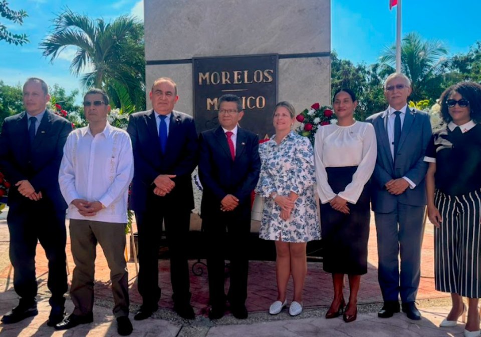 Ofrenda Floral En Panamá Honra Independencia De México