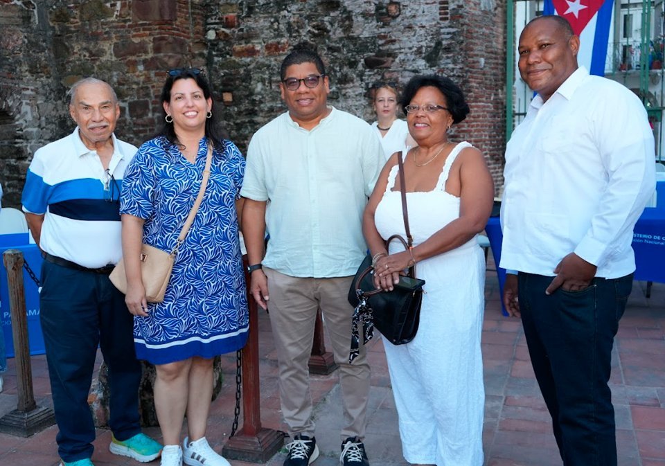 Celebración De La Noche Cubana