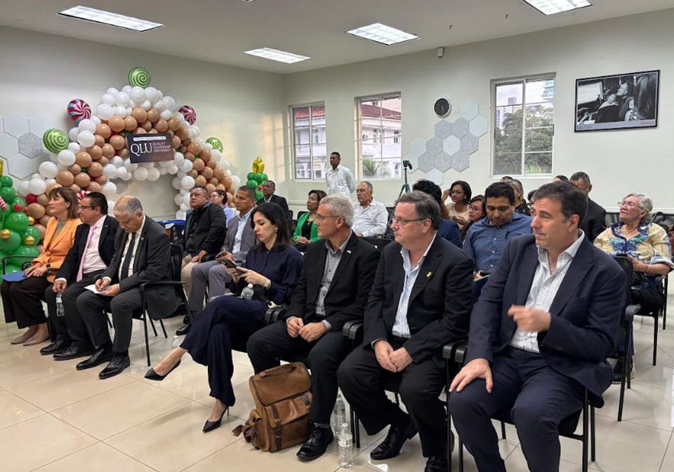 Becarios de la Agencia de Cooperación Internacional para el Desarrollo de Israel (MASHAV), durante el encuentro.