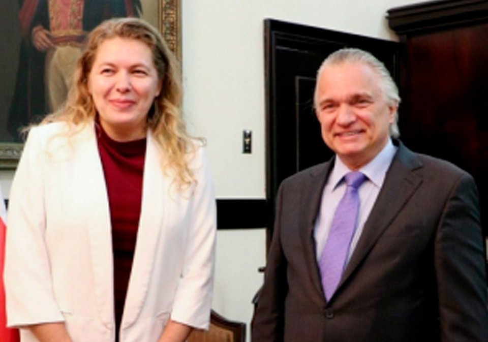 S.E. Heroina Telaku, embajadora de Kosovo; S.E. Arnoldo André, canciller de Costa Rica.
