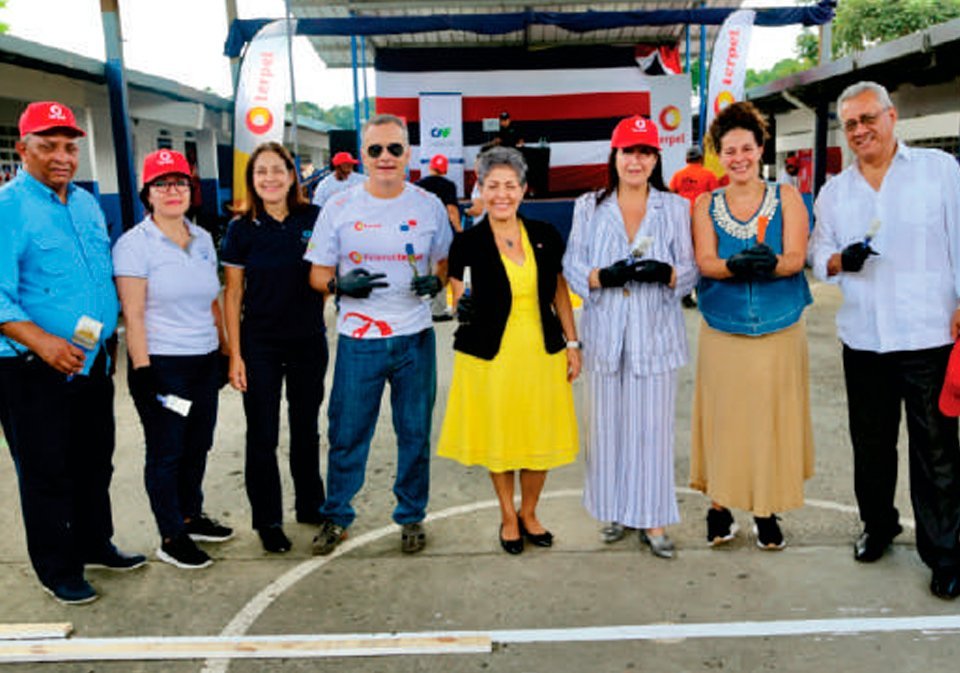 H.S. Sonia Díaz de Mateos, Representante del Banco de Desarrollo de América Latina CAF S.E. Lucía Meza, Gerente General de Terpel Panamá S.E. Gustavo Adolfo Rodríguez, Embajadora de Costa Rica S.E. Ingrid Picado, H.S. Sonia Arroyo de Flores, H.S. Laura Giller, Embajador del Ecuador S.E. Fernando Flores Vásquez.