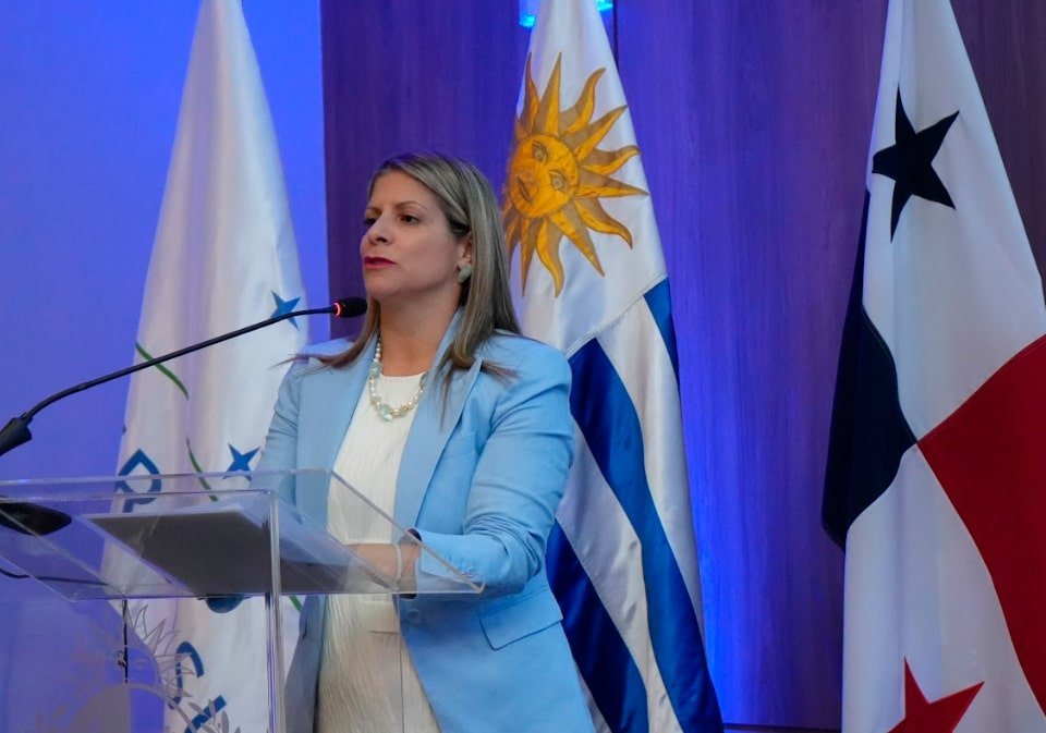 Uruguay Conmemora Su Bicentenario En Panamá 
