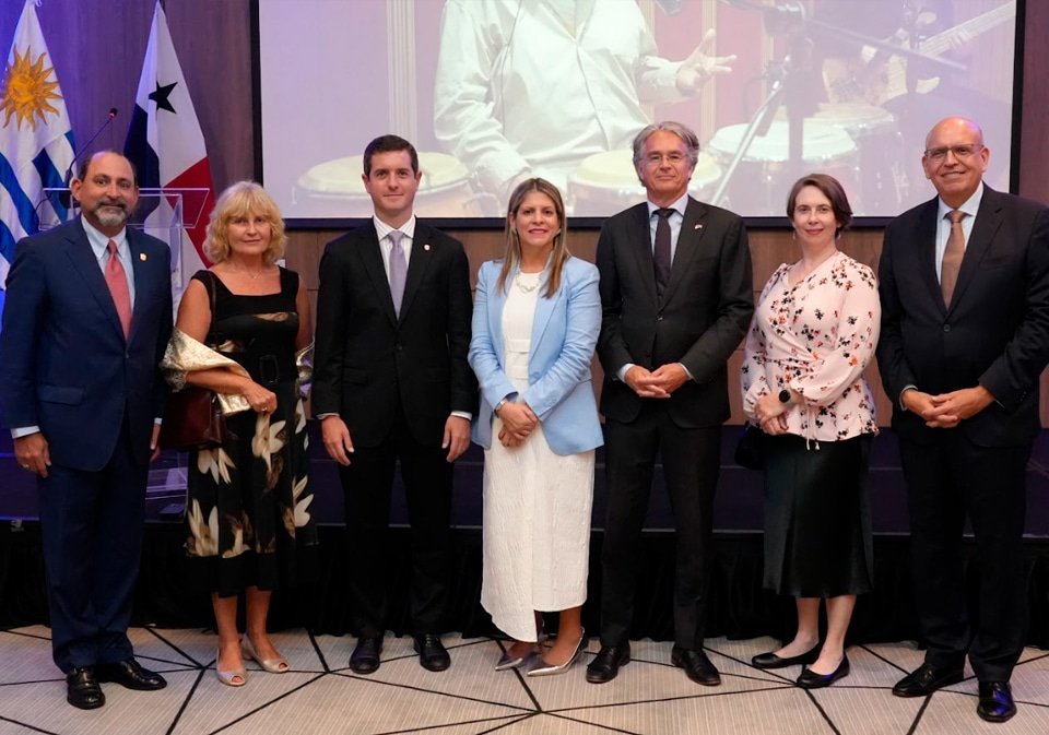 Viceministro de Desarrollo Social, S.E. Roberto José Arosemena Cervantes; Embajadora de Polonia en Panamá, S.E. Jolanta Janek; Vicecanciller de la República de Panamá, S.E. Carlos Hoyos; Embajadora de Uruguay en Panamá, S.E. Carolina Villarrubia; Embajador de Países Bajos en Panamá, S.E. Sander Cohen; Embajadora de Canadá en Panamá, S.E. Patricia Atkinson; Embajador de Perú en Panamá, S.E. Mario López Chávarri.