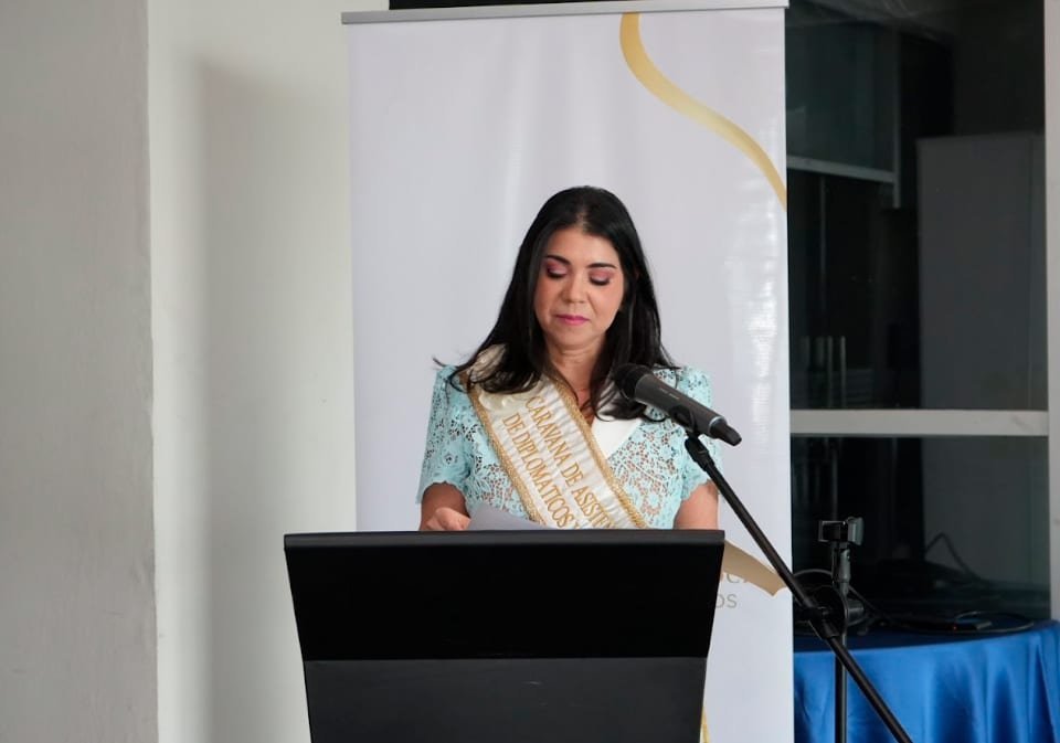 Carla de Sanctis, nueva presidenta de la Caravana de Asistencia Social, durante su ponencia protocolar.