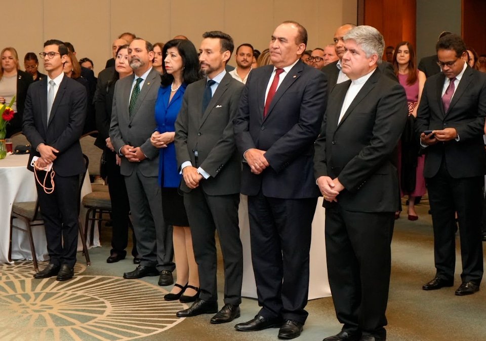 Miembros del cuerpo diplomático acreditado en el país y participantes de la recepción con motivo del Día del Rey.