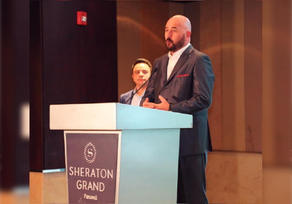 Embajador de Chile S.E. Alejandro Sfeir Tonsić y el Agregado Comercial de Chile en Panamá Carlos Rivas.