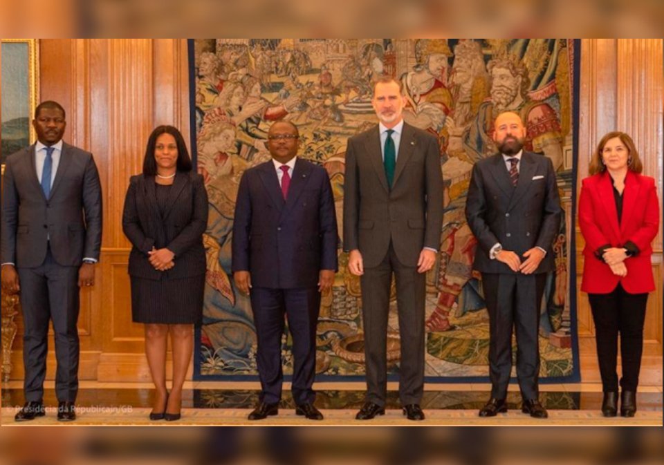 Ministro de Finanzas de la República de Guinea-Bissau S.E. Ilídio Vieira Té, Ministra de Estado de Asuntos Exteriores de la República de Guinea-BissauS.E. Suzi Carla Barbosa, Presidente de la República de Guinea-Bissau S.E. Umaro Sissoco Embaló, su Majestad el Rey Felipe VI de España, Embajador de España en la República de Guinea-Bissau S.E. Antonio González-Zavala Peña y la Secretaria de Estado de Cooperación Internacional S.E. Pilar Cancela Rodríguez.