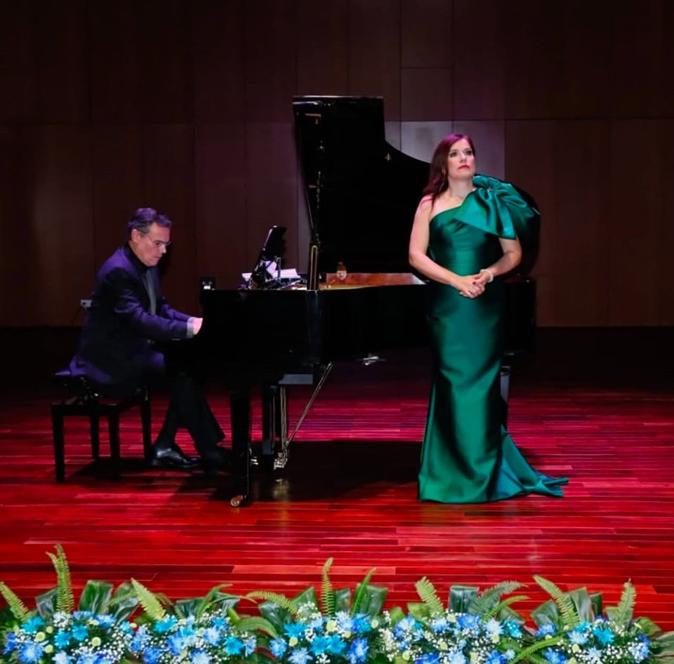 Soprano Vassiliki Karayanni y el pianista Dimitrios Yakas