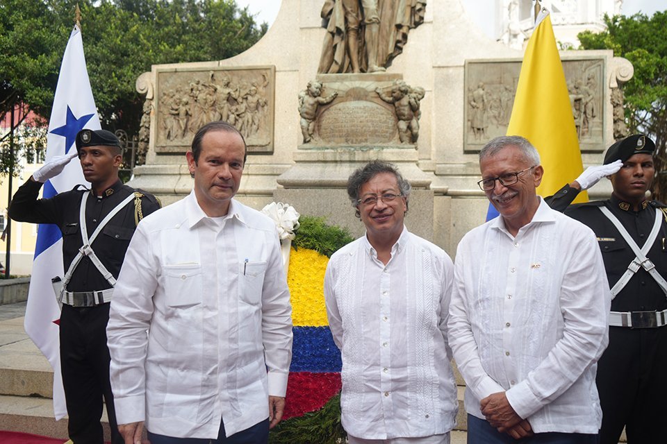 S.E. Javier Martínez-Acha, Ministro de Relaciones Exteriores; Excelentísimo Señor Presidente de Colombia Gustavo Petro; S.E. Fabio Mariño Vargas, Embajador de Colombia en Panamá.