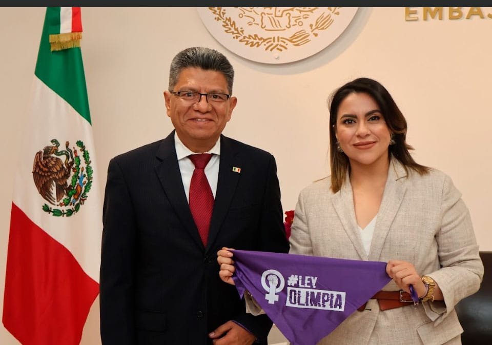 S.S. Santiago Mateo Cibrián, Encargado de Negocios a.i. y Olimpia Coral Melo.