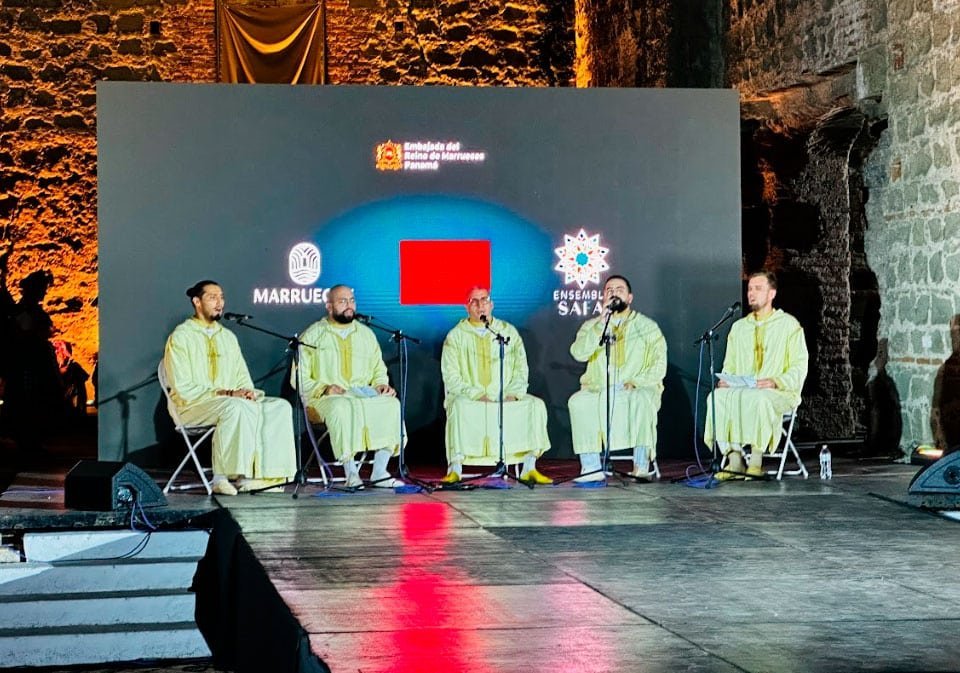 S.E Bouchra Boudchiche, Embajadora del Reino de Marruecos en Panamá, S.E. Ahmed Bin Mohamed Al Dehaimi, Embajador de Qatar en Panamá S.E Maruja Herrera, Ministra de Cultura; S.E Armagan Inci Ersoy, Embajadora de la República de Türkiye en Panamá; H.S. Geraldine Testa de Sucre, Directora de Asistencia Social del Despacho de la Primera Dama; Elías Salomón Bhiku Rawat, Presidente de la Fundación Islámica de Panamá.