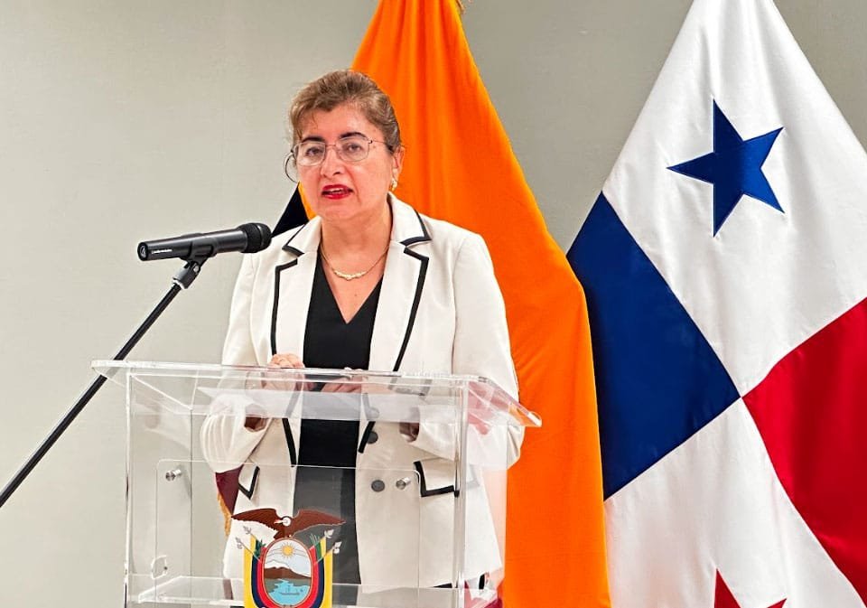 S.E. Silvia Espíndola, Embajadora de la República del Ecuador en Panamá