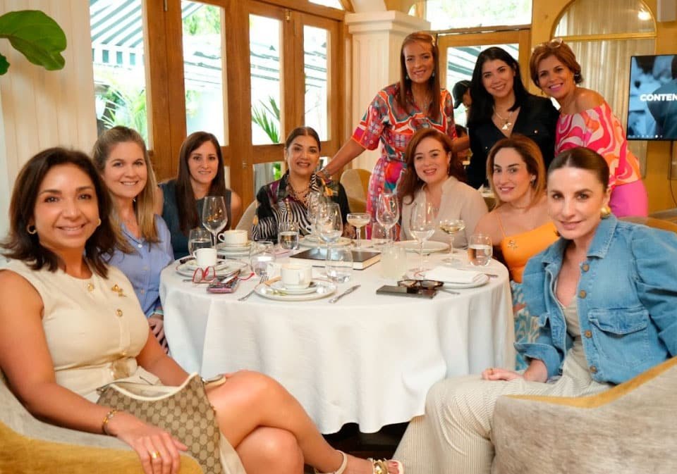 Socias de Caravana, unidas y comprometidas, celebran 64 años de dedicación y trabajo conjunto.