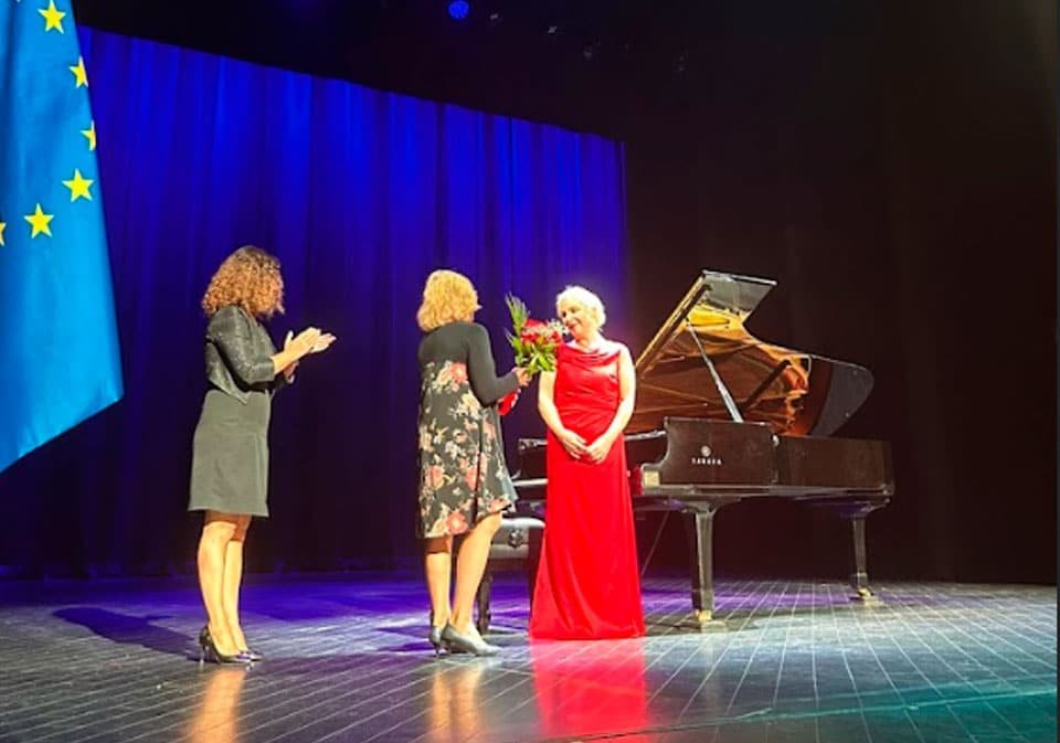 Agata Blaszcyk, Jefa del Departamento de Asuntos Políticos y Económicos de la Embajada de Polonia; S.E. Jolanta Janek, Jefa de Misión de Polonia en Panamá; Joanna Lawrynowicz, pianista polaca