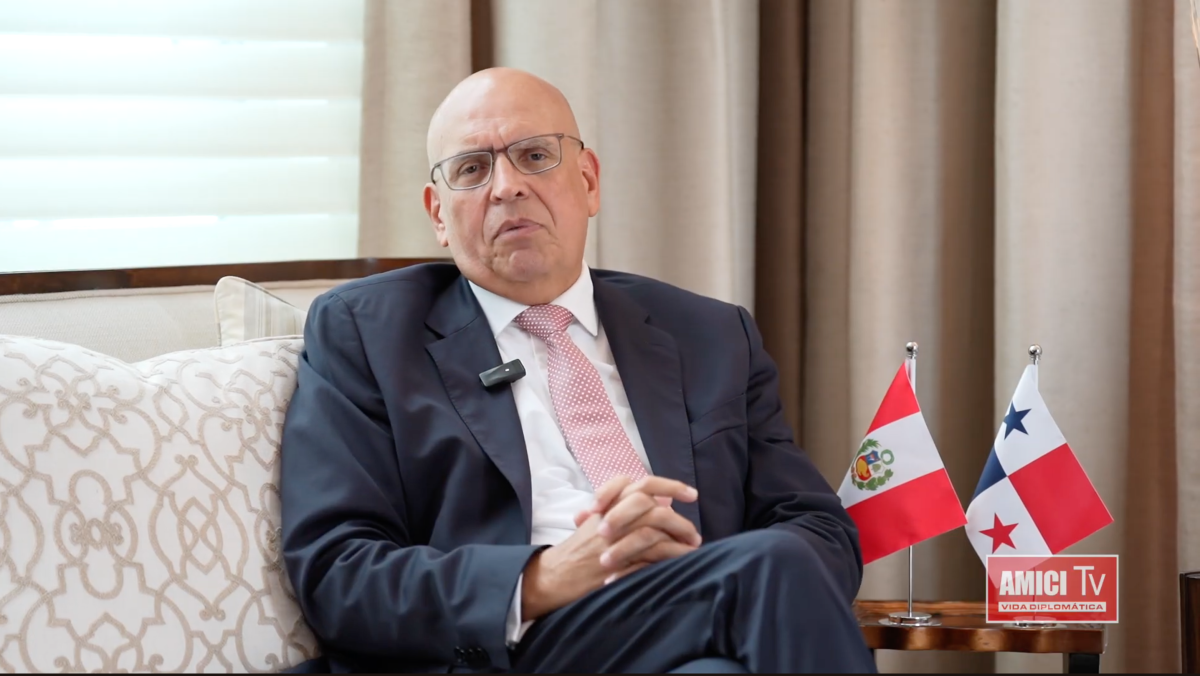 Entrevista el Embajador de Perú en Panamá S.E. Embajador Mario López Chávarri