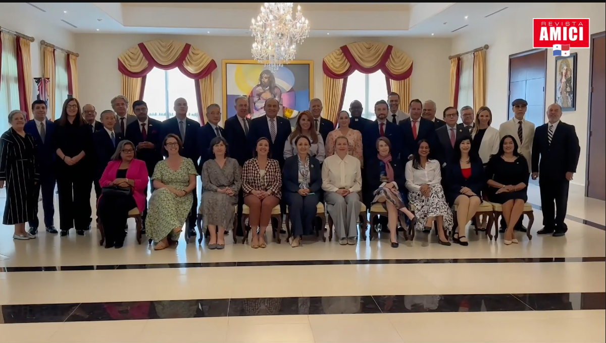 Una recepción en honor a S.E. Heroína Telaku, y a S.E. Fabio Mariño